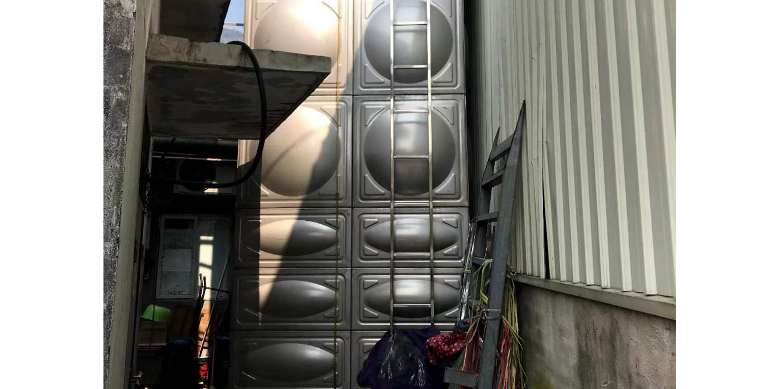 三三(san)建材市(shì)場